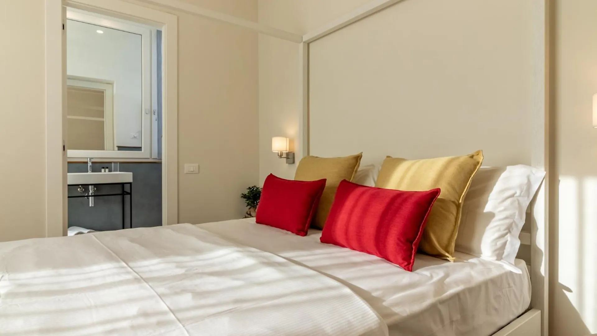 Il Faro Luxury Rooms & Lounge La Spezia 0*,